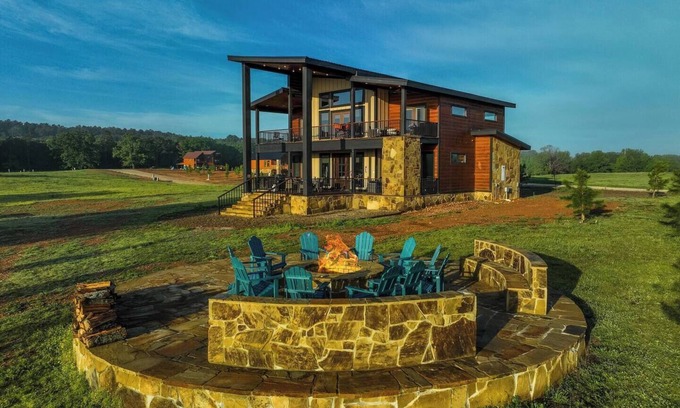 Broken Bow Cabina | Peaceful Private Stay Open-Concept Modern Lodge Sleeps 20 Guests