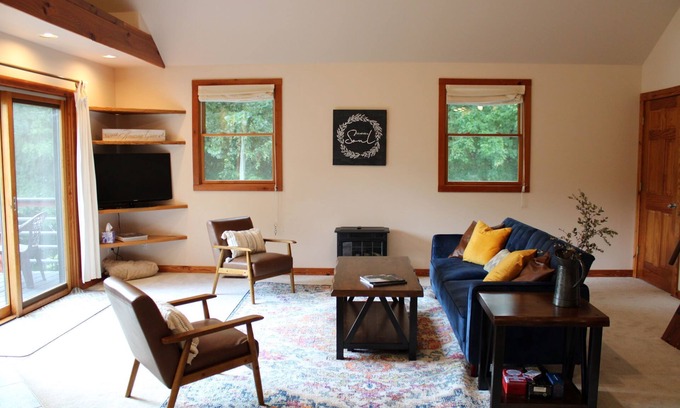 Pittsboro Casa | Peaceful, Private Treehouse on Terell's Creek
