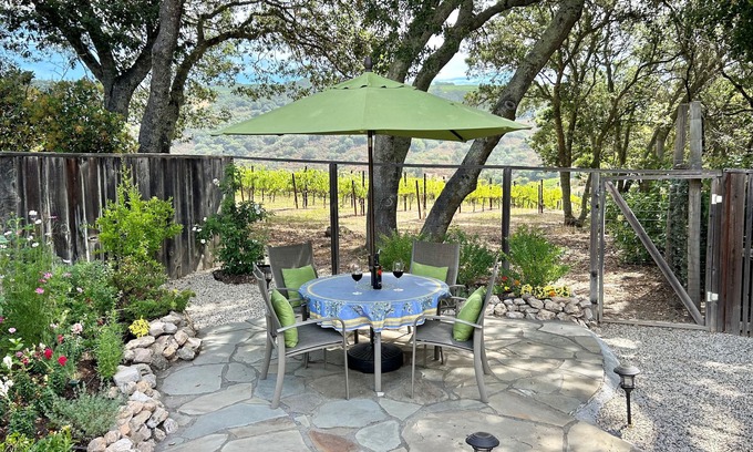 Fetters Hot Springs-Agua Caliente Apartamento | Peaceful & Private Vineyard View Studio near Wineries, Restaurants, Hiking