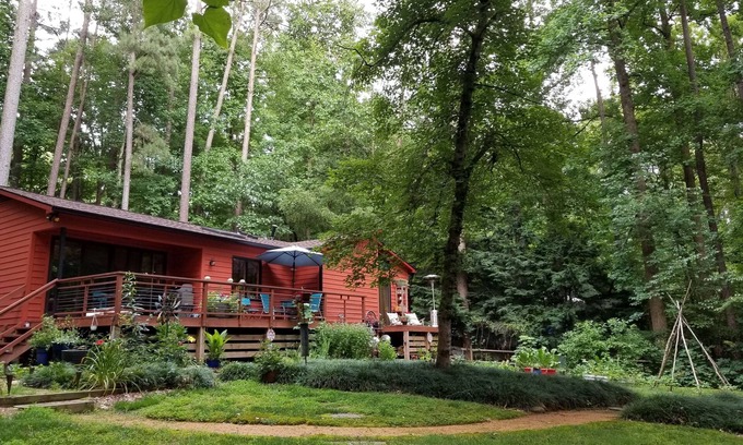Chapel Hill Casa | Peaceful, Private Woodland Lot, 9 Minutes to UNC/Downtown Chapel Hill