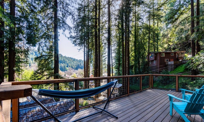 Rio Nido Cabina | Romantic Redwood Hideaway - Hot Tub, A/C, Walk to Russian River and Downtown