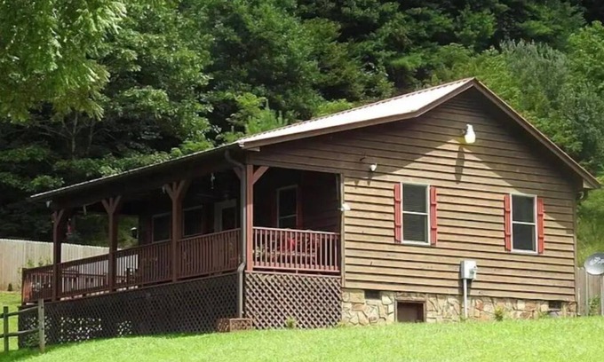 Galax Cabina | Peaceful & Relaxing Creekside Cabin Book 3 Nights Get 1 Night Free Book 7/Get20%