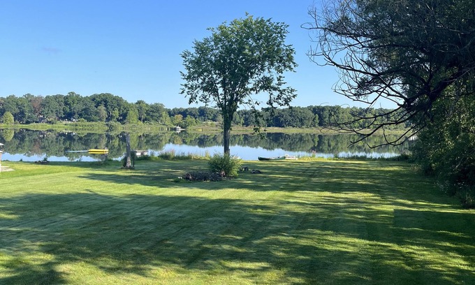 East Leroy Casa | Peaceful & Relaxing Battle Creek Lake House┃Kayaks, Paddle Boards & Fire Pit