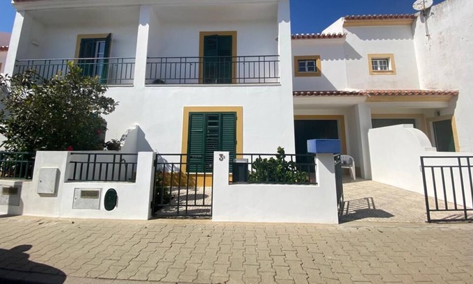 Longueira Casa | Peaceful retreat 2 minutes from the beach in Portugal's famous Costa Vicentina!