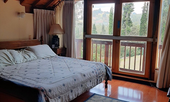Cajica Casa | Peaceful Retreat in Cajicá-close to Bogotá, with tree house and children's park!