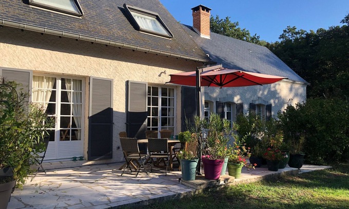 Dureil Cama Y Desayuno | Encantadora casa en el bosque con piscina, cerca de atracciones y fauna local