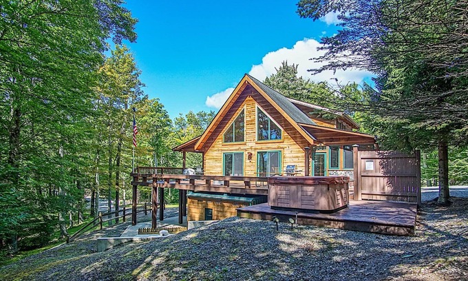 Mingo Casa | Peaceful Retreat Luxury 3 Br Home in the woods