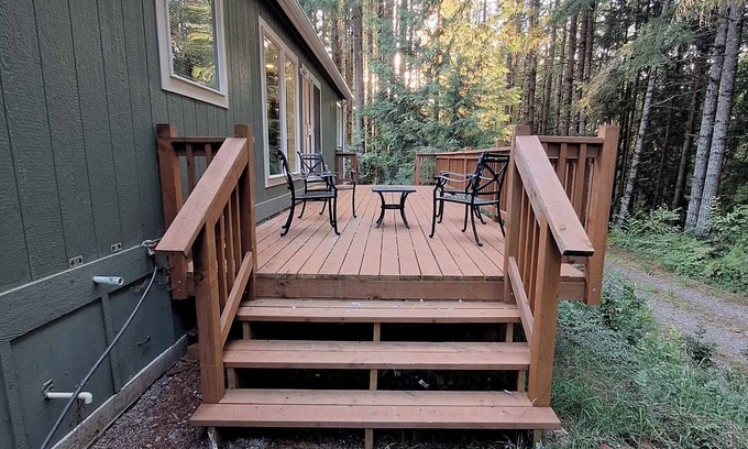 Clatskanie Casa | Peaceful Retreat on a 30 Acre Tree Farm