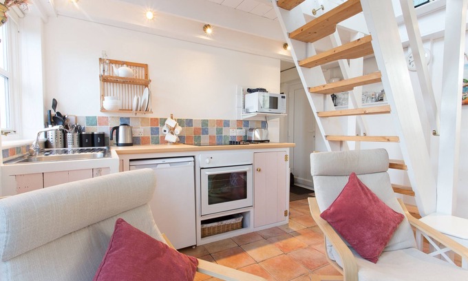 The Lizard Cabaña | Peaceful retreat with sea views.