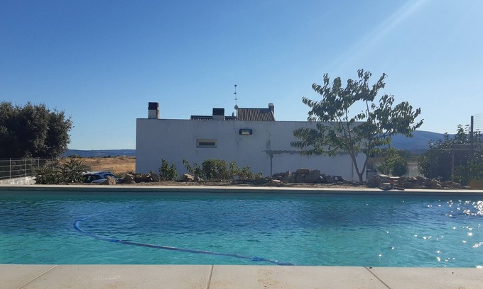 Braganca Otro | Peaceful retreat with pool, 5 minutes from the city, pet friendly