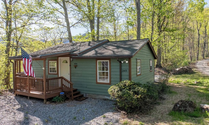 Sylva Casa | Peaceful Ridge Cabin, nestled in the picturesque landscapes of Sylva, North Carolina.