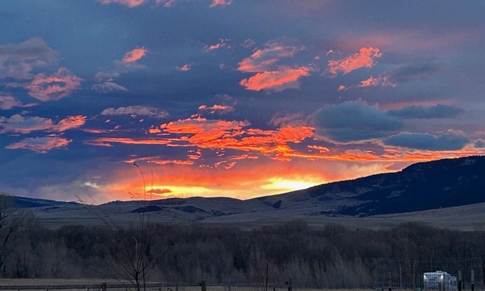 Livingston Apartamento | Peaceful river view 2-bedroom fully-equipped apartment in Livingston, MT
