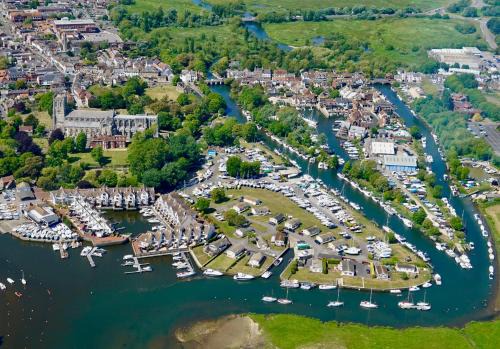 Christchurch Apartamento | Peaceful Riverside Lodge Free Parking