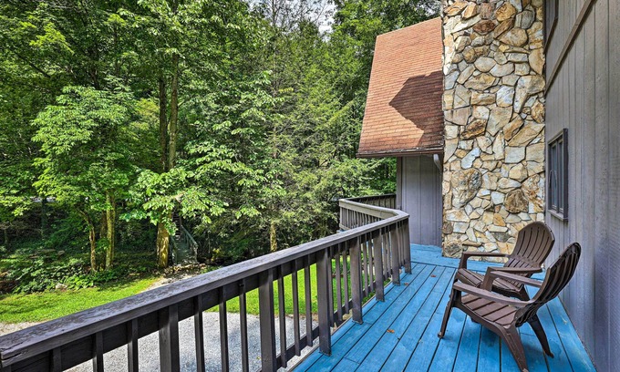 Roan Mountain Cabina | Peaceful Roan Mountain Escape: On-Site Creek!