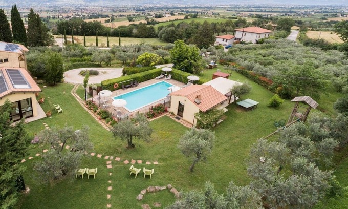 Cannara Villa | Casa de campo a 10 km de Asís - piscina, wifi, spa -