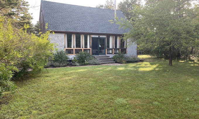 West Tisbury Casa | Disfrute de la tranquilidad, el viñedo de Martha rural. Billetes de ferry transferibles en algunas semanas