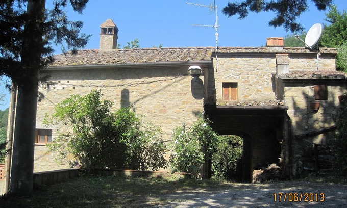 San Leo Bastia Casa | Pacífica casa rústica con impresionantes vistas, piscina privada, jardín y pérgola.