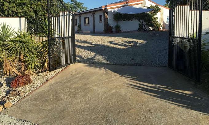 Cutar Villa | Escondite tranquilo y rústico con hermosas puestas de sol con fácil acceso