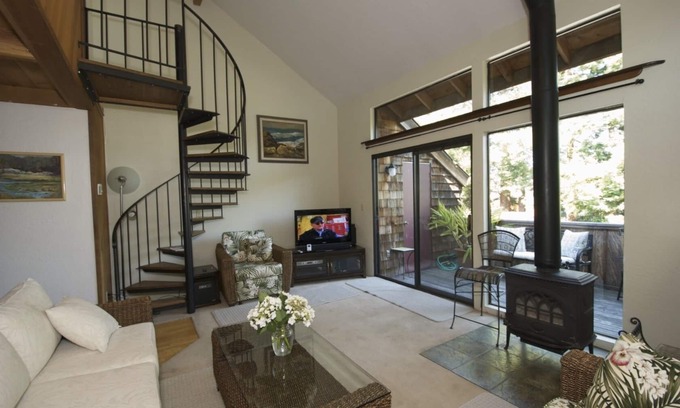 Seabright Condominio | Tranquilo Seahight Townhome Retreat cerca del paseo marítimo y el puerto de yates