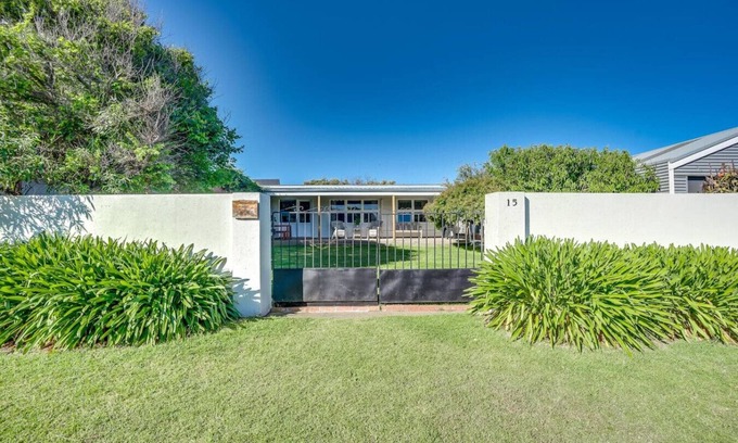 Middleton Cabina | Peaceful Seaside Cottage - 15b Encounter Crescent,
