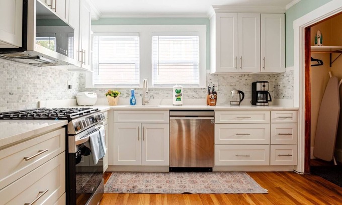 Commonwealth Condominio | Peaceful, Spacious 2BR Condo in Allston Boston, Close to Harvard/BC/BU + Parking