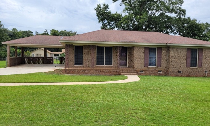 Albany Casa | PEACEFUL SPACIOUS CENTRALLY LOCATED HOME IN VERY SAFE QUIET AREA
