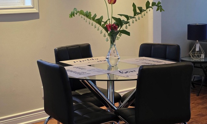 Long Branch Casa | PEACEFUL Toronto HIDEAWAY family friendly with full kitchen