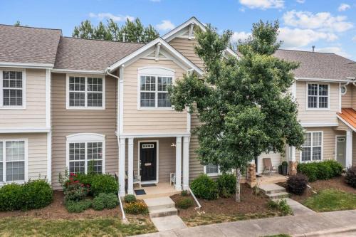 Durham Apartamento | Peaceful, townhome in Hope Valley Farms