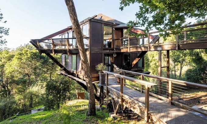 Aptos Casa | Pacífica casa del árbol con vista al mar