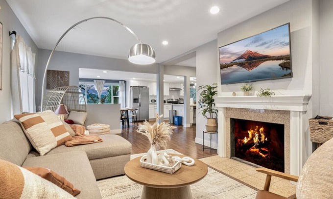 Esperance Casa | Peaceful Upper Unit in Edmonds | Mins to Ferry