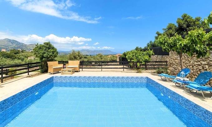 Filaki Casa | Peaceful Villa in Kournas,private pool and BBQ,up to 6guests