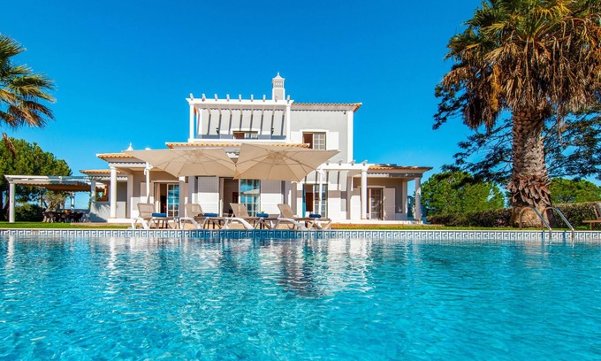 Silves Villa | Peaceful villa w/ heatable pool in Pêra