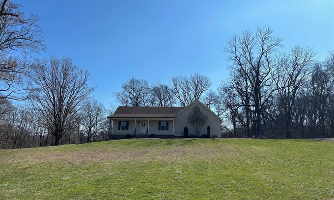 Culleoka Otro | Peaceful Walnut Hill Hideaway Farm 2/2 100 acres pasture views Sleeps up to 6