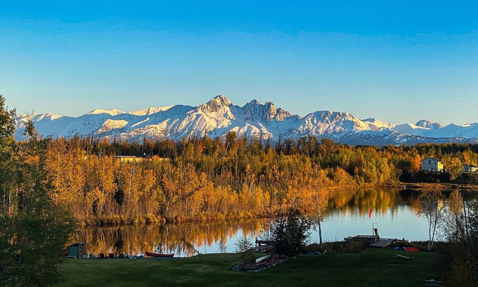 Wasilla Apartamento | Peaceful Wasilla Lakefront Apartment.