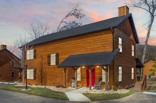Hollister Casa | Peaceful Water View-Cozy Cabin-Free Daily Tickets-Near Table Rock-Pvt Hot Tub