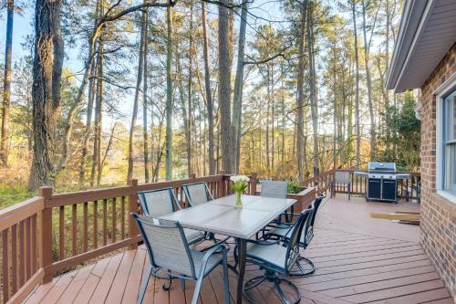 Durham Casa | Peaceful Waterfront Durham Retreat with Huge Deck!