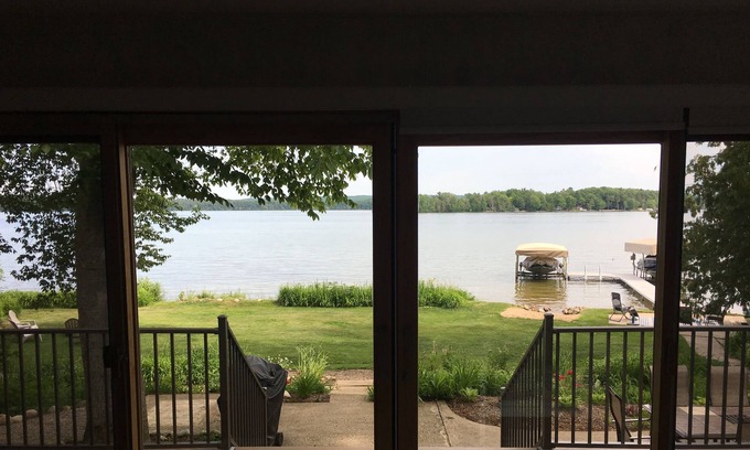 Interlochen Cabaña | Peaceful Waterfront Cottage - aire acondicionado, 2. 5 lotes, excelentes vistas