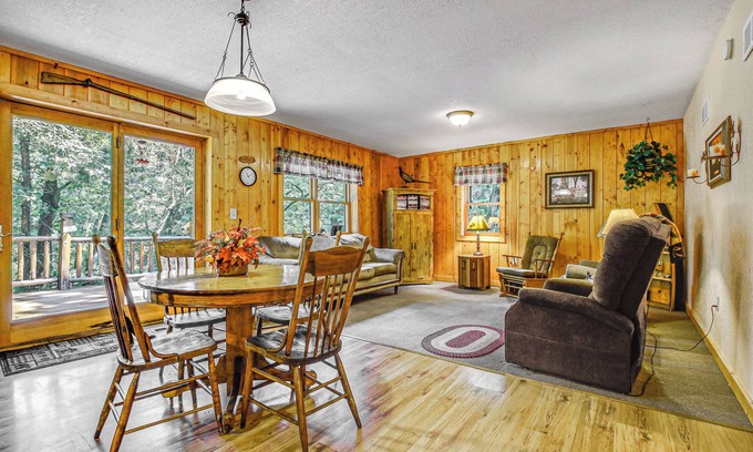 Wautoma Cabina | Peaceful Wautoma Retreat w/ Deck on 10 Acres!