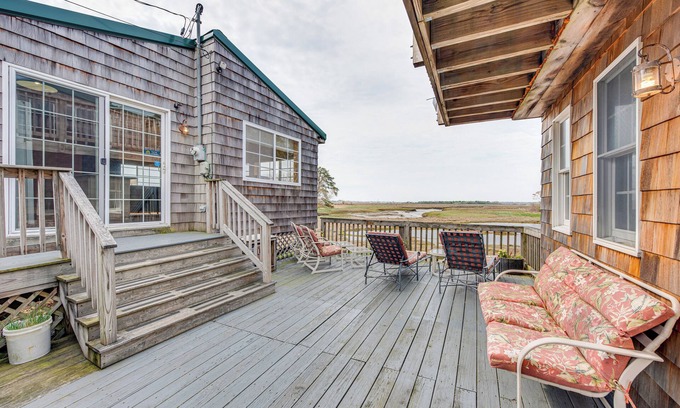 Wells Cabina | Peaceful Wells Retreat w/ Deck & Water Views
