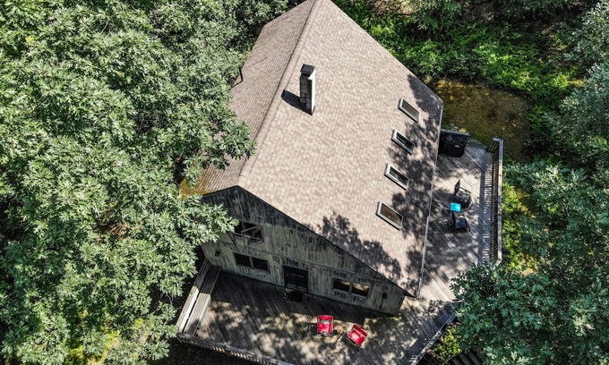 Cochecton Casa | Retiro moderno en bosques con arroyo y senderismo cerca de Bethel Woods