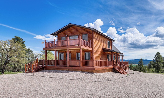 Sundance Cabina | Peaceful Wyoming Cabin w/ Spacious Deck & Wet Bar!