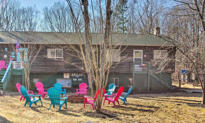 Buckingham Apartamento | Peaceful Yogaville Retreat w/ Fire Pit!