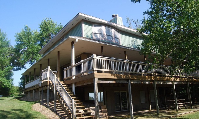 Missouri Valley Casa | Peacful 4-bedroom home just outisde Missouri Valley and 25 minutes from Omaha