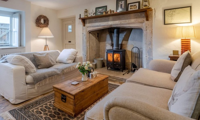 Ampney Crucis Cabaña | Peach Cottage, near Cirencester, family friendly