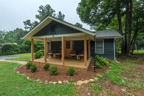 Black Mountain Casa | Peach & Pine Cottage