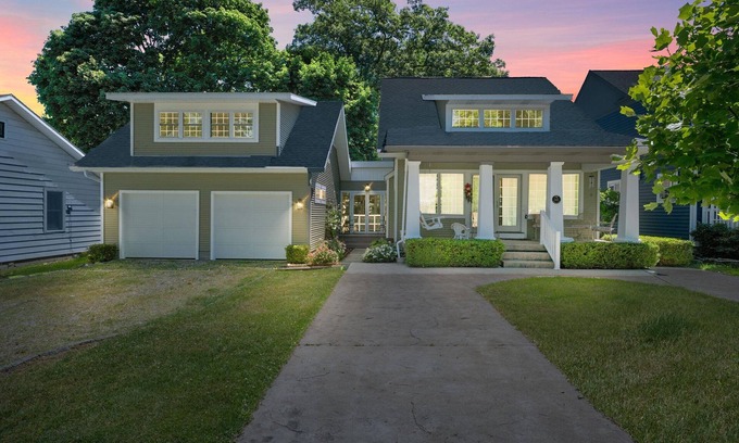 Lakeside Casa | Peach Place at Lakeside