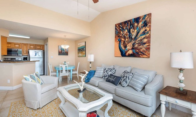 Ocean Side Village Condominio | A pie de playa prístina de Condo