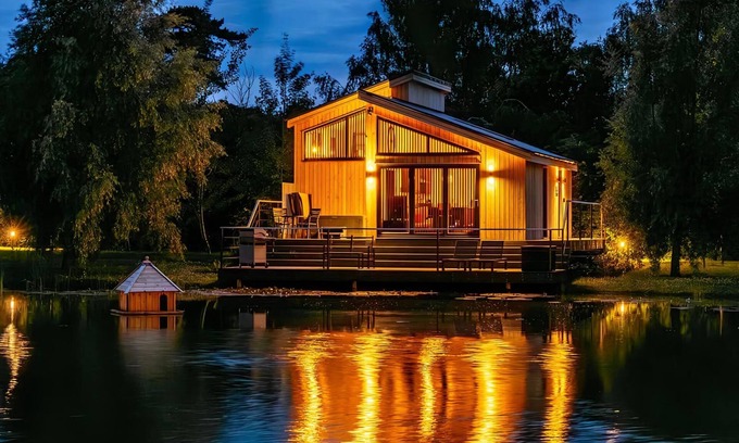 Frampton Chalet De Esquí | Peacock Lakeside Lodge