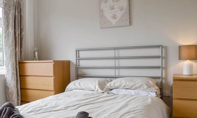 Ashbourne Casa | Peak District Home with Garden and Parking