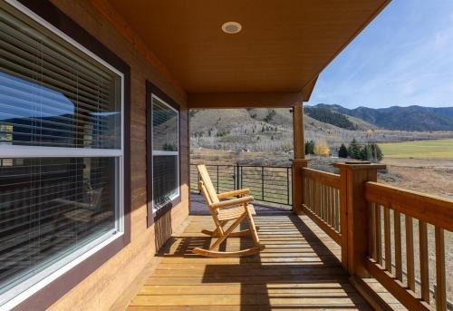 Etna Casa | Peaks Paradise - Mtn Views - Hot tub - Game room